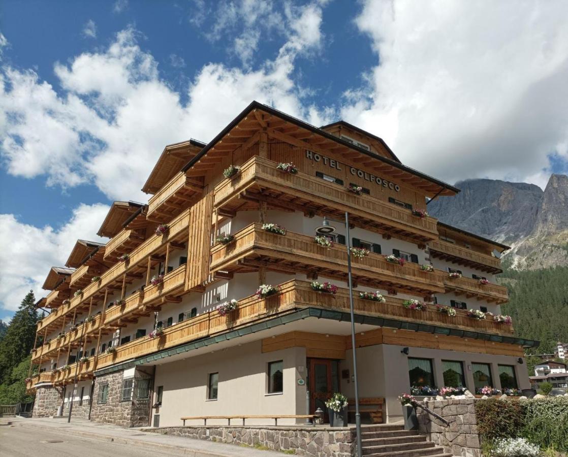 Hotel Colfosco Сан-Мартіно-ді-Кастроцца Екстер'єр фото