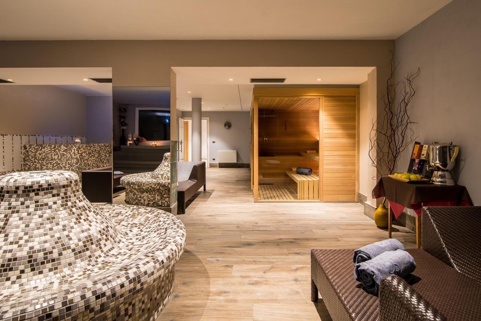 Hotel Colfosco Сан-Мартіно-ді-Кастроцца Екстер'єр фото