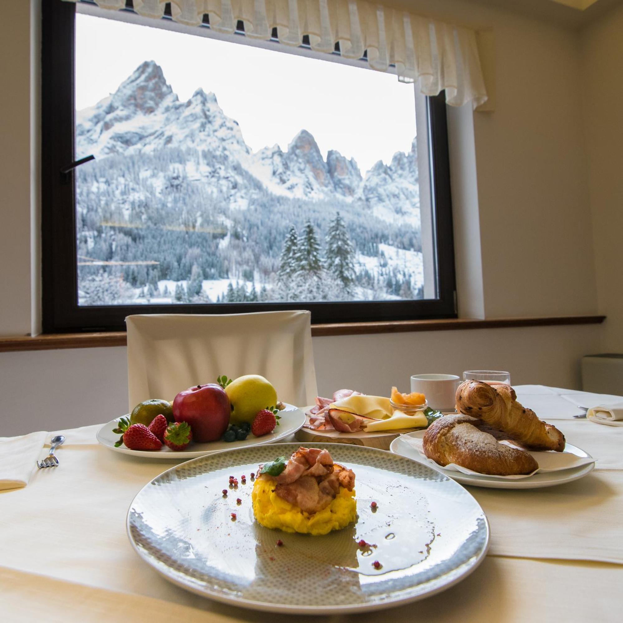 Hotel Colfosco Сан-Мартіно-ді-Кастроцца Екстер'єр фото