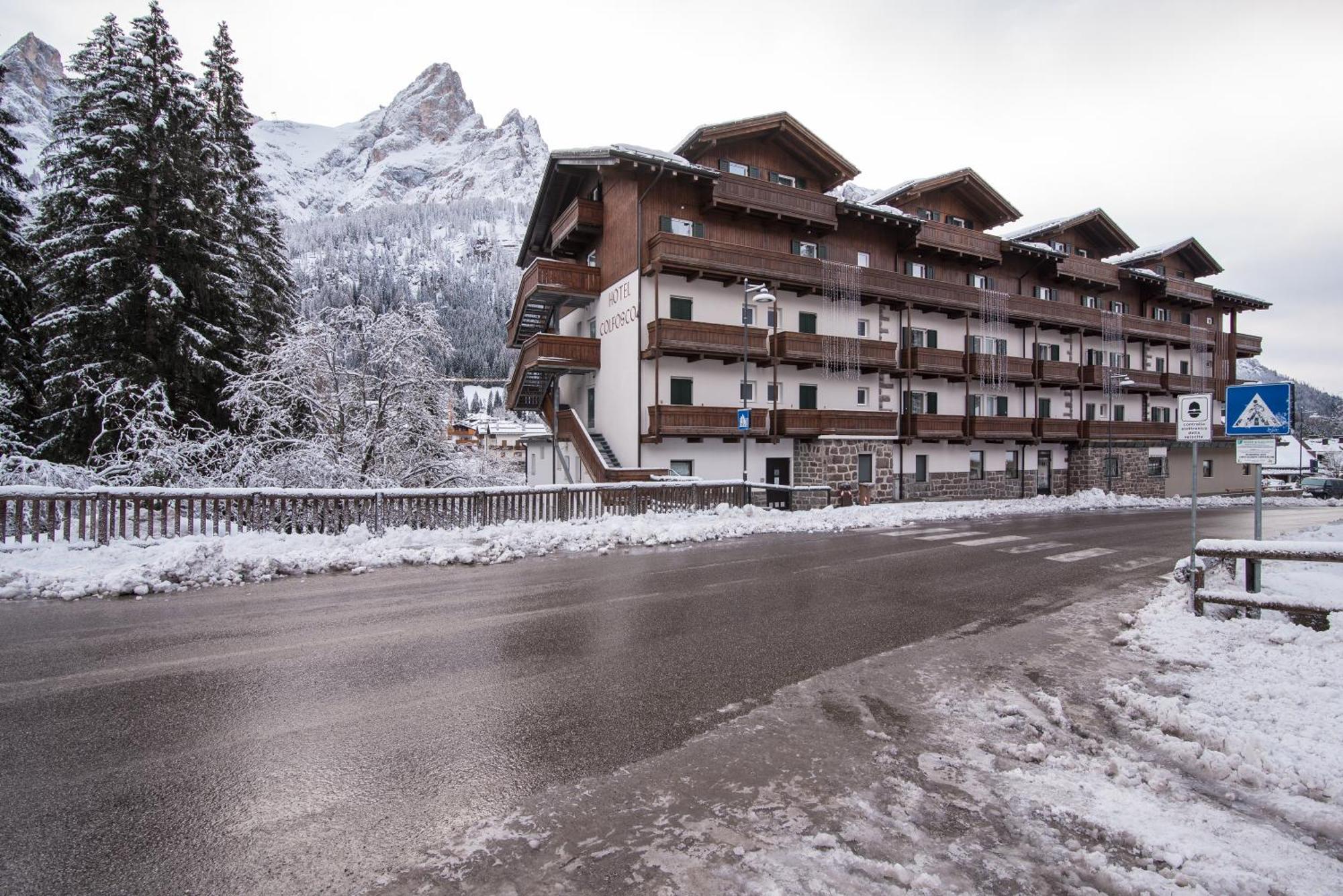 Hotel Colfosco Сан-Мартіно-ді-Кастроцца Екстер'єр фото