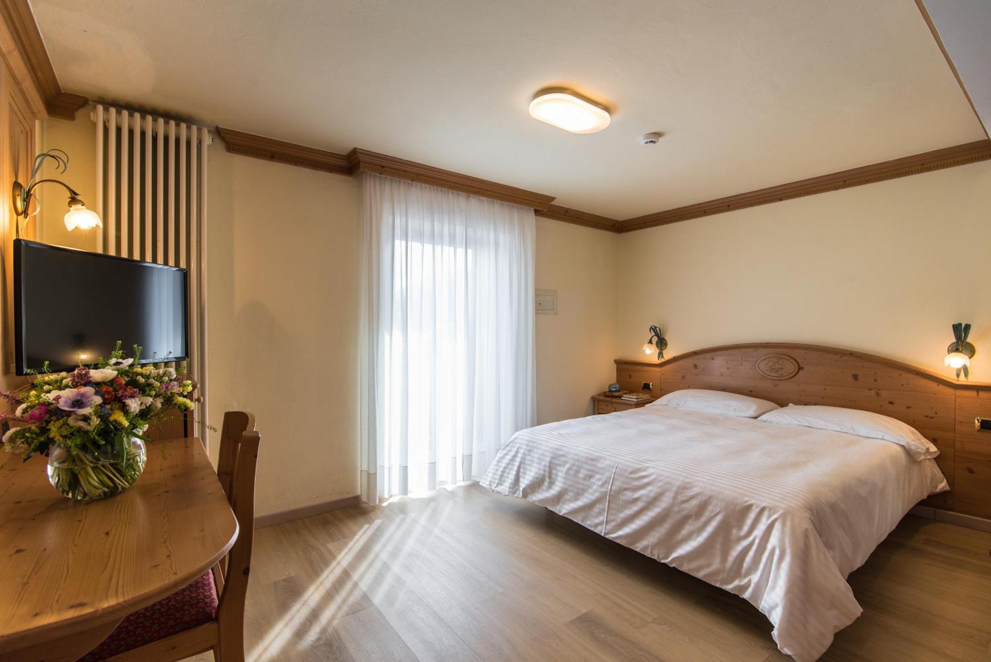 Hotel Colfosco Сан-Мартіно-ді-Кастроцца Екстер'єр фото