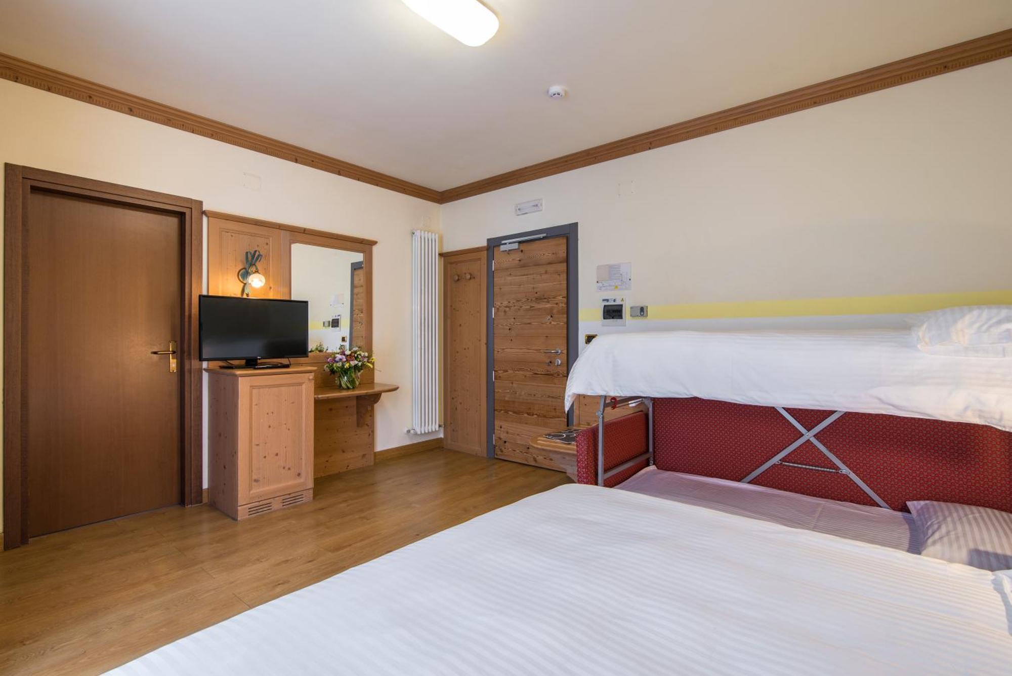 Hotel Colfosco Сан-Мартіно-ді-Кастроцца Екстер'єр фото